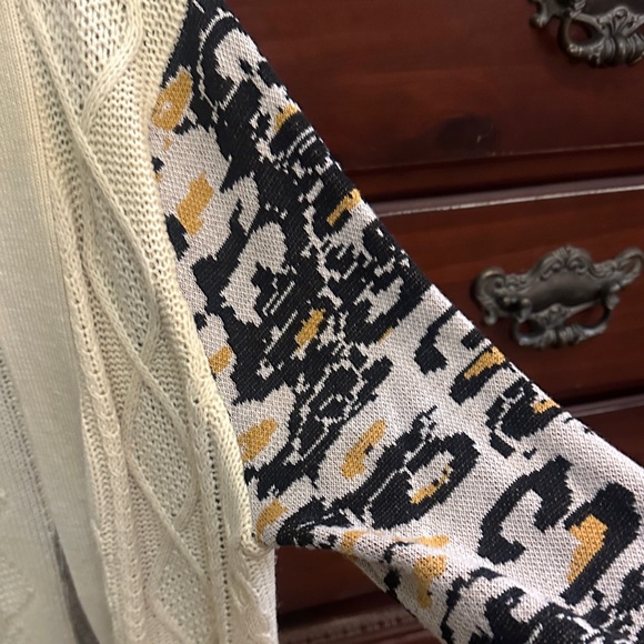 Yahada Cream and Black Patterned Cardigan - Picture 6 of 7